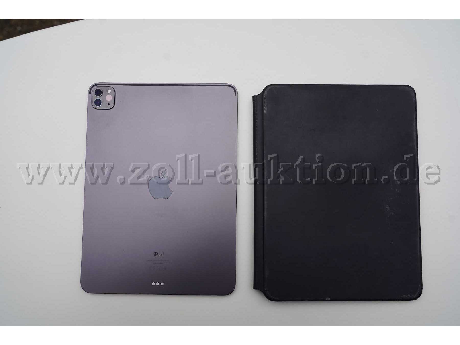 Gebrauchsspuren an der Rückseite und an der Tastatur.