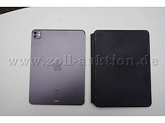 Gebrauchsspuren an der Rückseite und an der Tastatur.