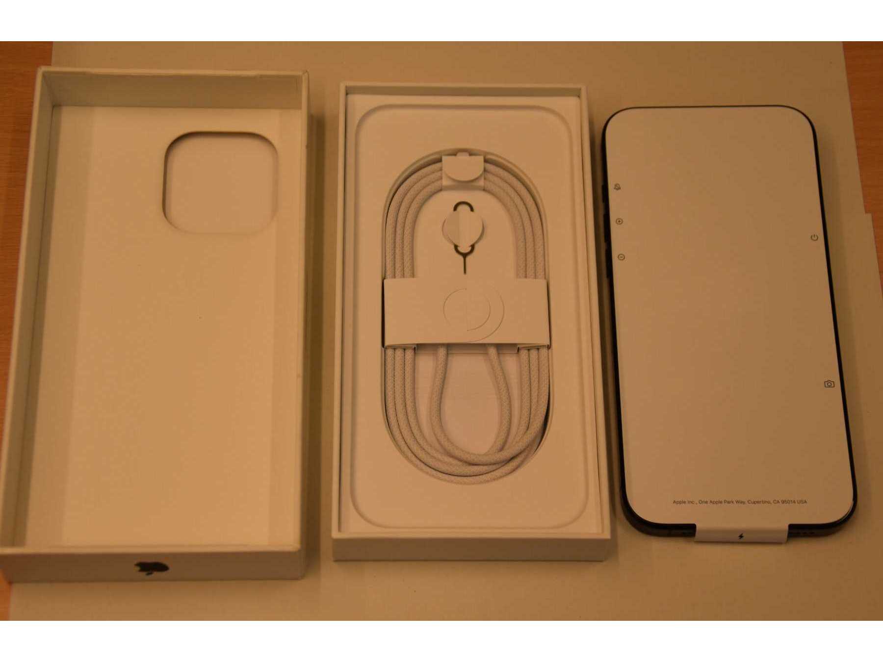 iPhone 16 Pro Max Black Titanium mit 512GB