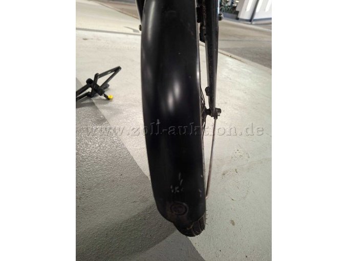 Detail Kratzer am Schutzblech vorn