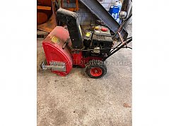 Schneefräse von der Seite