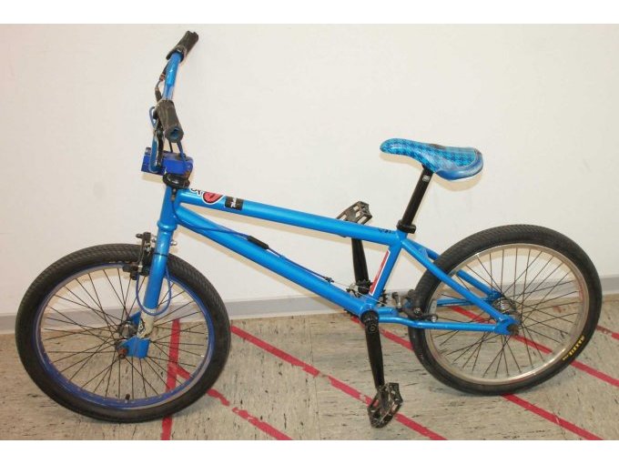 1 lila 20“ BMX -Fahrrad 1 lila 20“ BMX -Fahrrad
