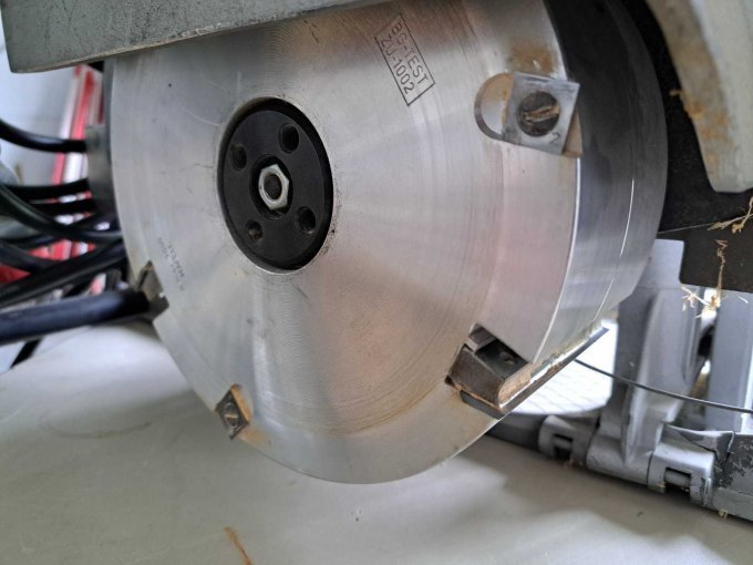 Ansicht  Kervenfräse von vorne rechts