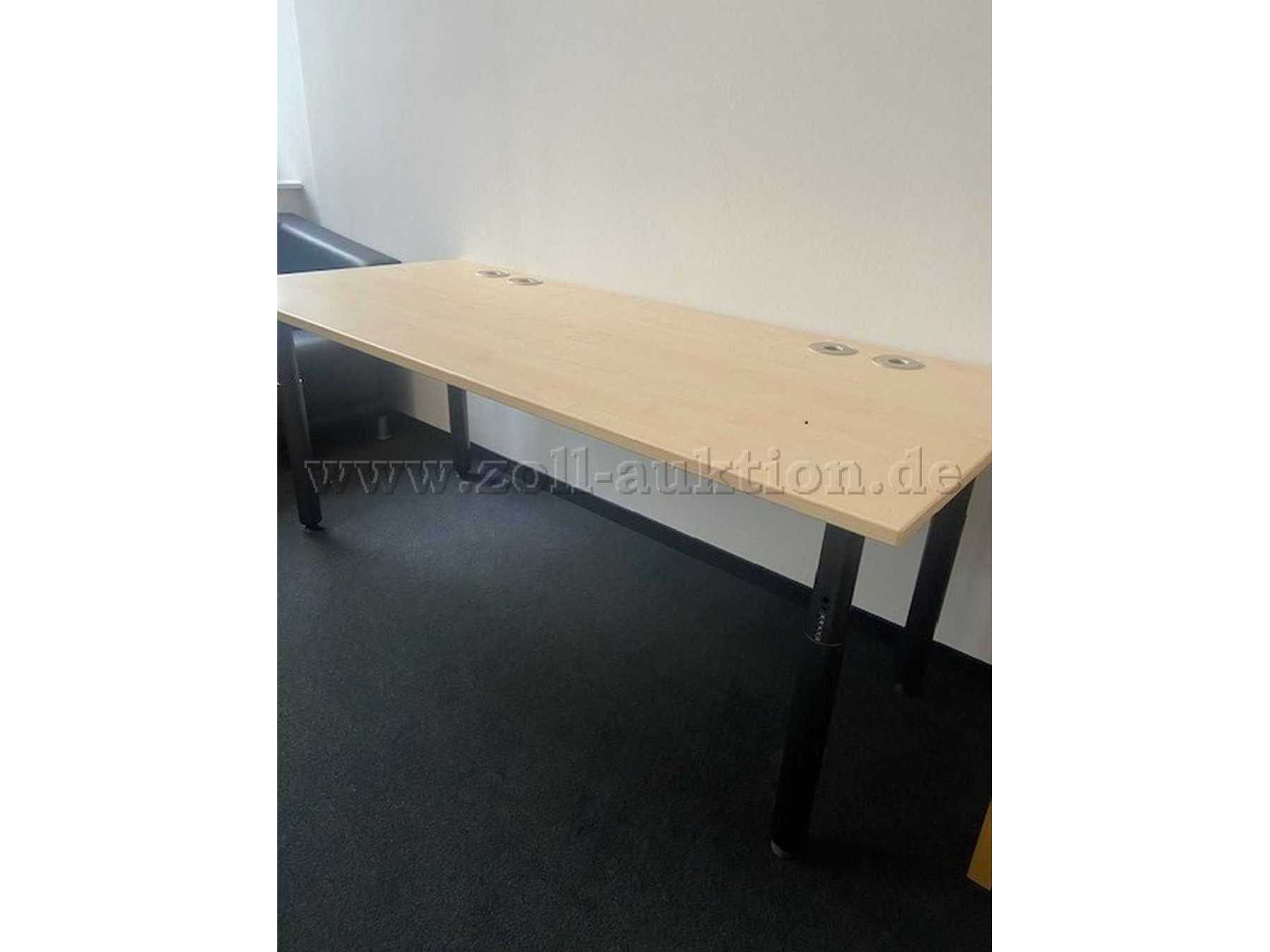 mechanisch höhenverstellbarer Schreibtisch
