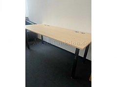 mechanisch höhenverstellbarer Schreibtisch