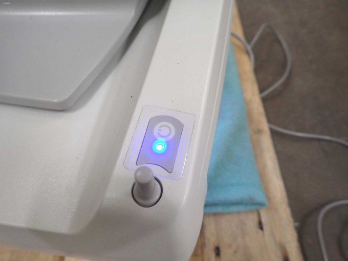 Kontrollleuchte an, darunter der Eingabestift