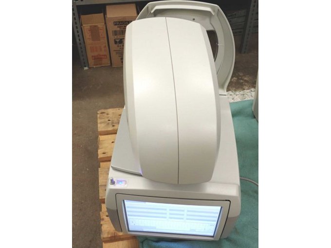 Blick von hinten auf das Gerät