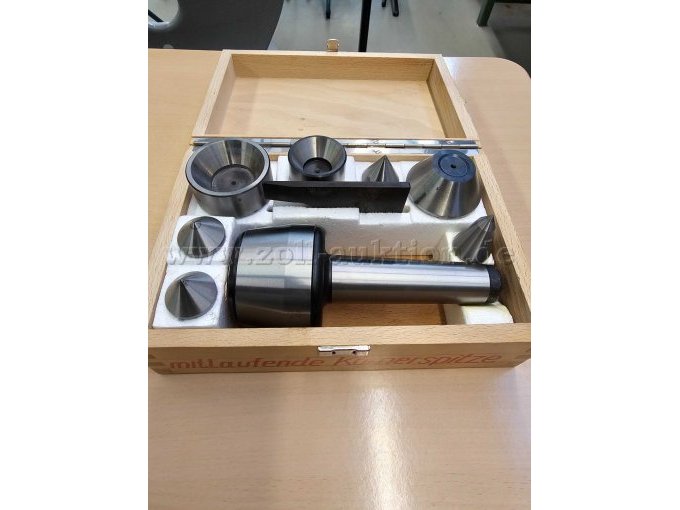 mitlaufende Körnerspitze mit Zubehör in geöffneter Holzschachtel, Draufsicht auf Inhalt und Deckelinnenseite