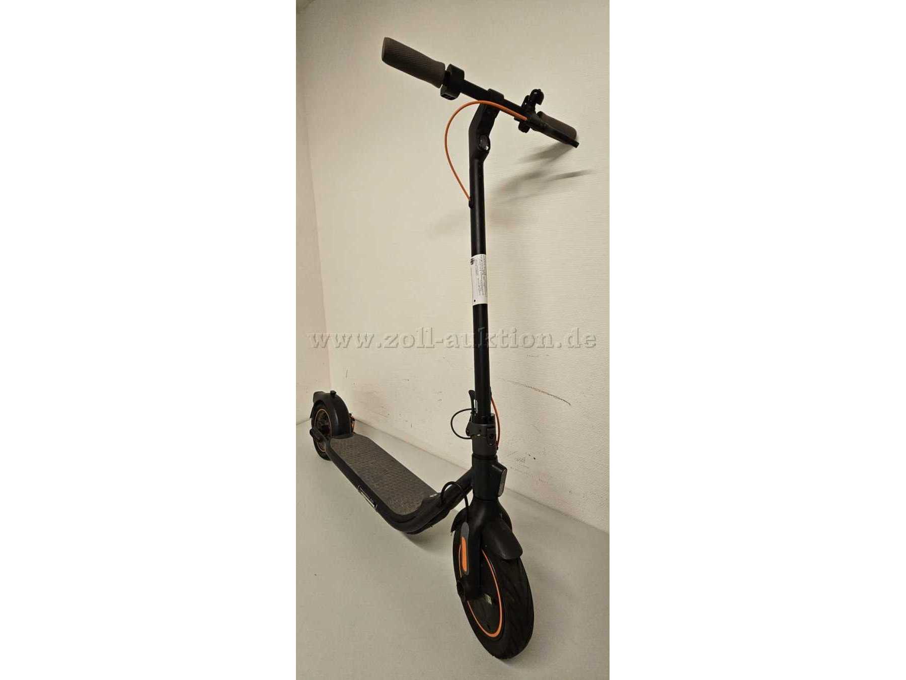 Vollansicht E-Scooter