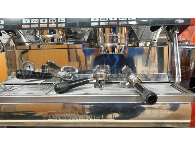 Teilansicht vorne Kaffee-Maschine inkl. Zubehör