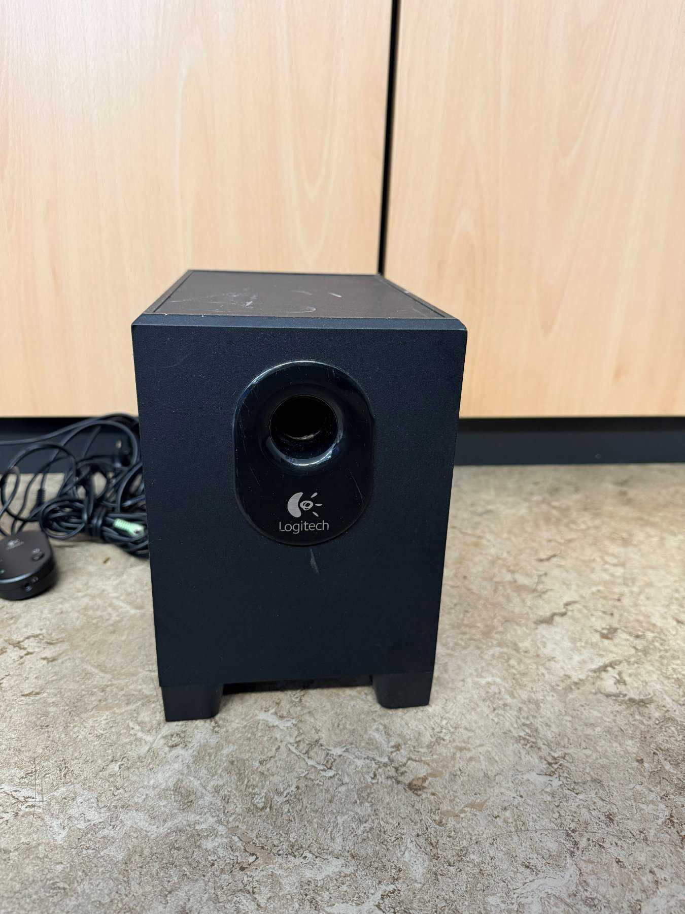 Zoll-Auktion - 1 original Dolby-Surround-System 2.1 LOGITECH, gebraucht ...