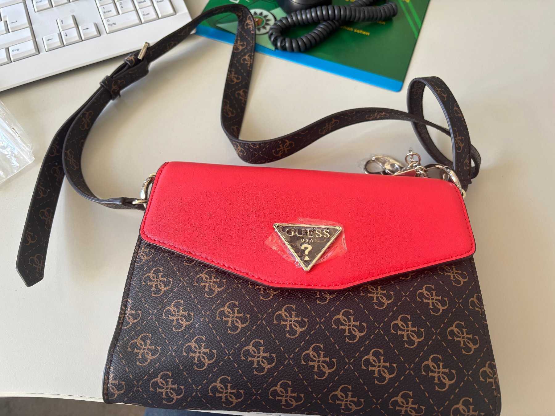 Vorderansicht Guess Tasche