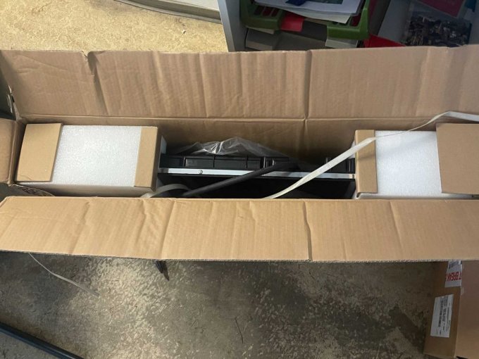 geöffnete Verpackung inkl. verpacktem Kochfeld