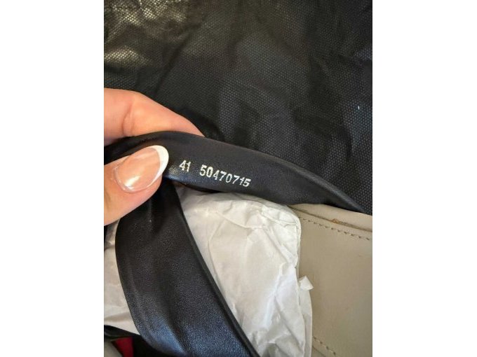 1 origineel paar Hugo Boss-schoenen met middelhoge hakken, wit/zwart, maat 41, nieuw – foto 5 – kavel bij Zoll-Auktion, Mainz