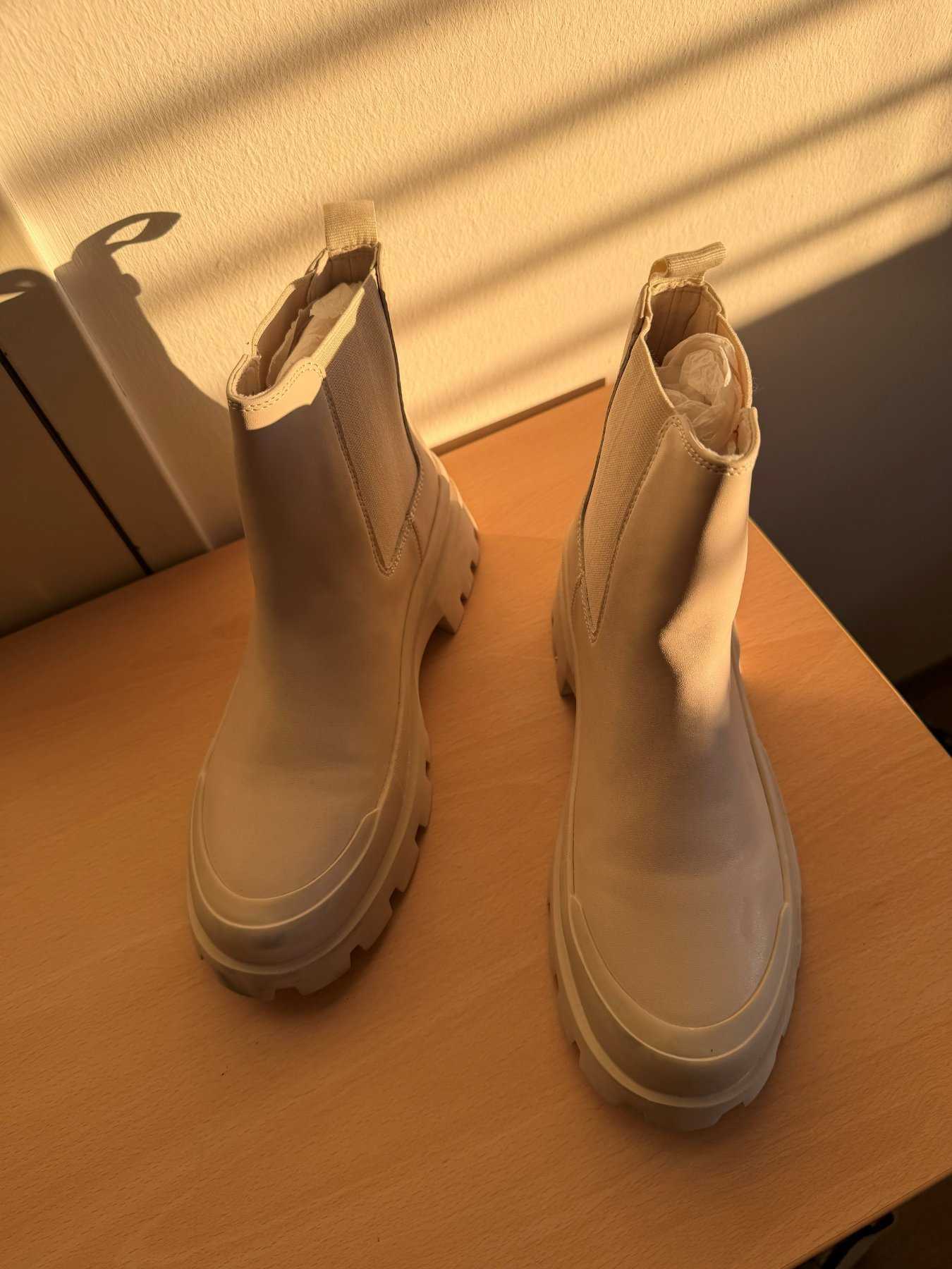 1 paar originele Steven Madden enkellaarsjes, beige, maat 37, nieuw