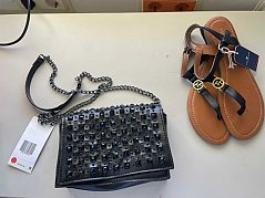 Tasche und Sandalen