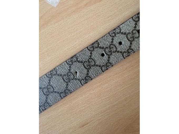 selbst hinzugefügtes Loch (Außenansicht)