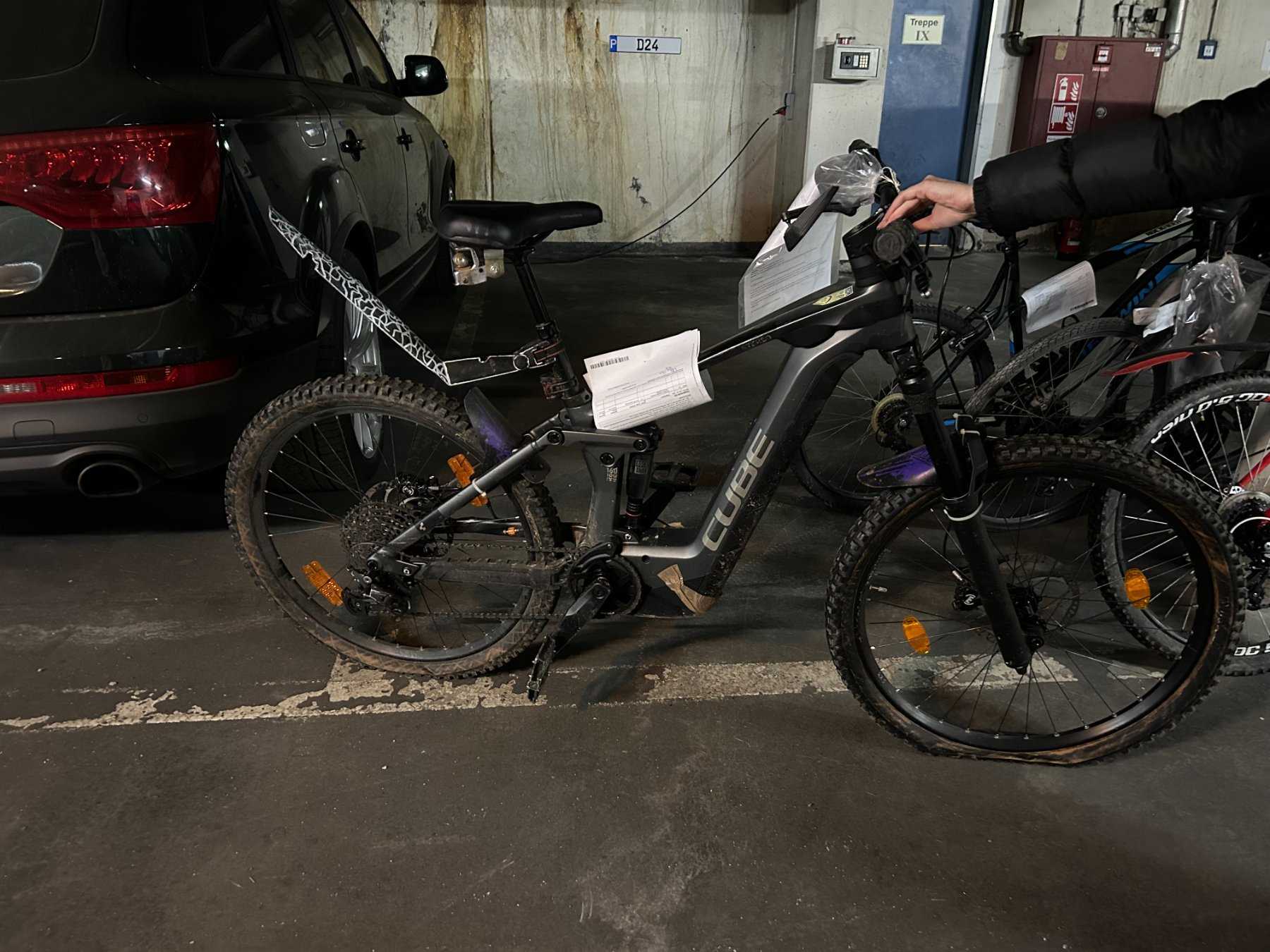 Zoll-Auktion - 1 originales CUBE Stereo Hybrid E-Mountainbike, 27.5 Zoll,  gebraucht (ID 954819)