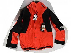 1 rote Jacke „The North Face“ Future Light Gr. M