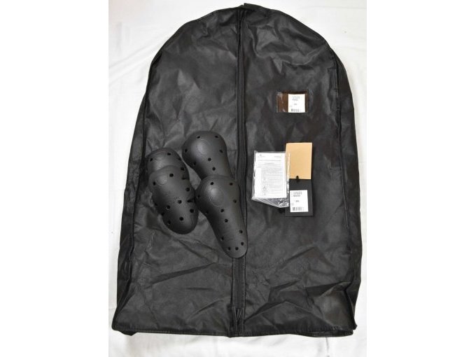 Sicht auf die Kleiderhülle & 
der abnehmbaren Rüstung