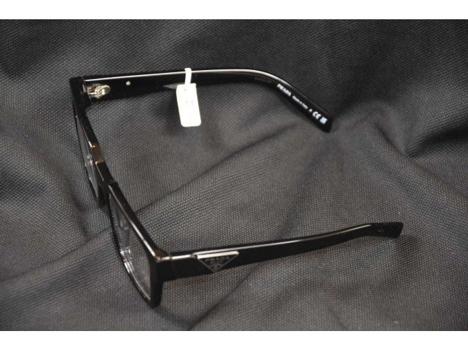 1 schwarze Brille "Prada"