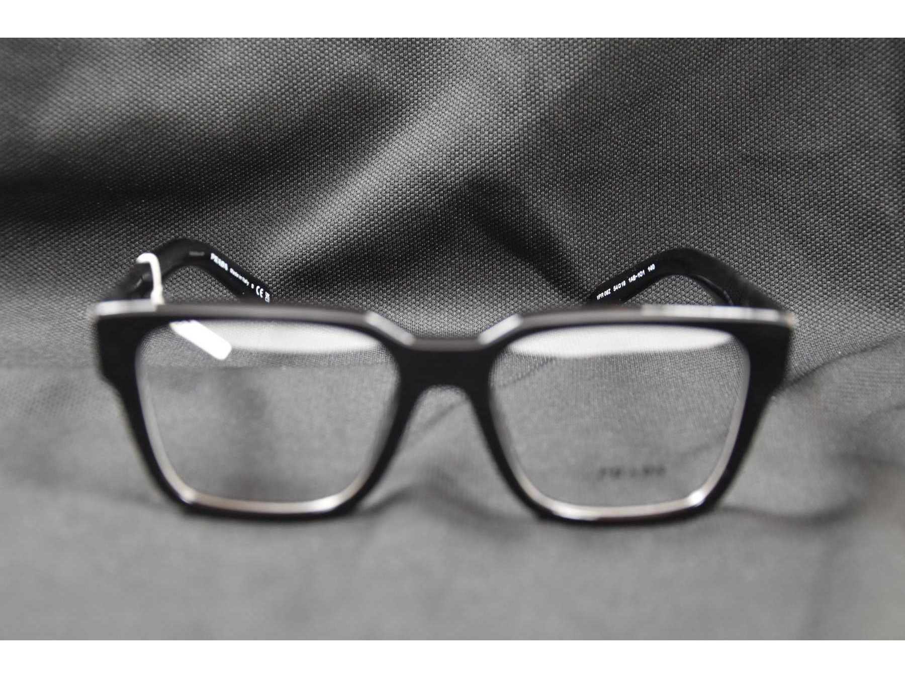 1 schwarze Brille "Prada"