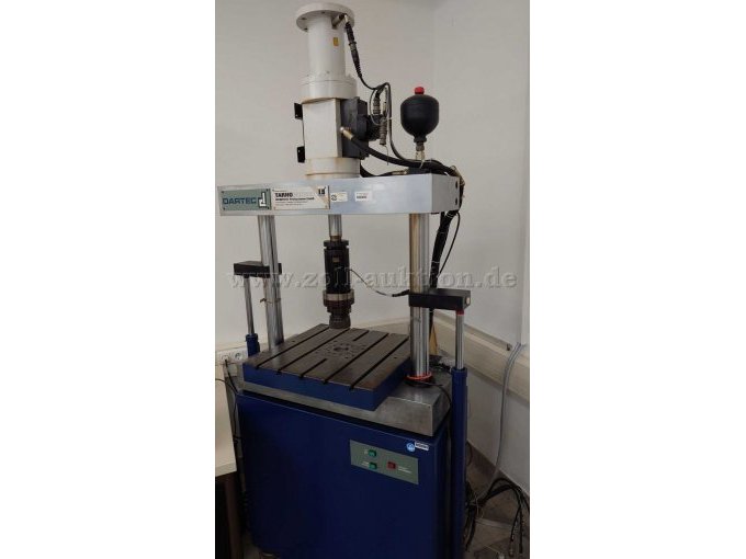 servohydraulische Universalprüfmaschine