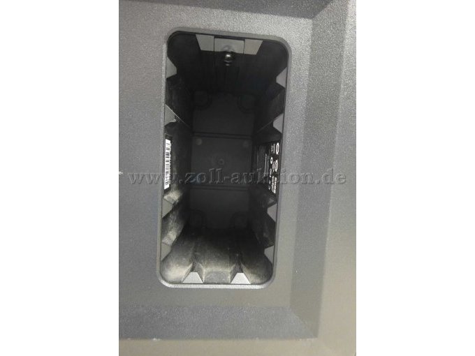 1 tragbarer Lautsprecher „GO“ der Marke Soundboks Farbe schwarz. Vergrößerte
Ansicht Akkufach