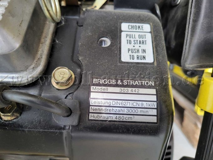 Briggs & Stratton Motor mit Modellnummer 303 442, Leistung 9,1 kW, Nenndrehzahl 3000 min⁻¹, Hubraum 480 cm³, Bedienhinweis zum Choke