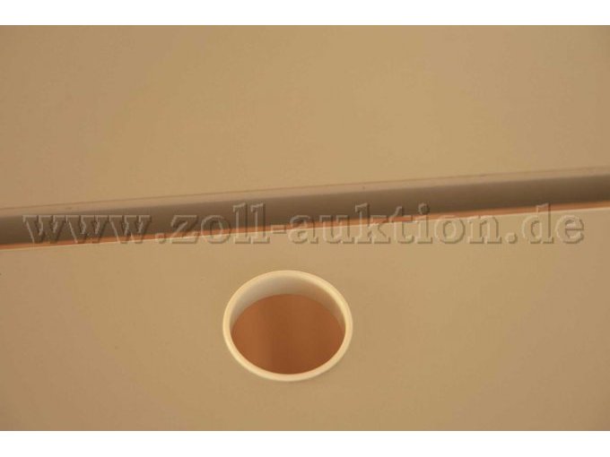 1 verstellbarer Tisch REISS Büromöbel und Zeichntechnik GmbH – foto 2 – kavel bij Zoll-Auktion, Rottenburg am Neckar