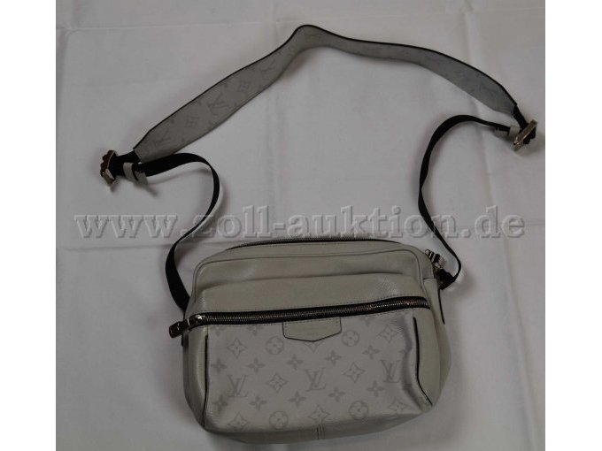 1 weiße Tasche “Louis Vuitton” Outdoor Messenger -Frontansicht