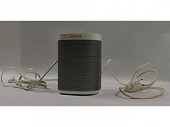 1 Lautsprecher „Sonos“ Modell: Play1, inkl. 2 Anschlusskabel