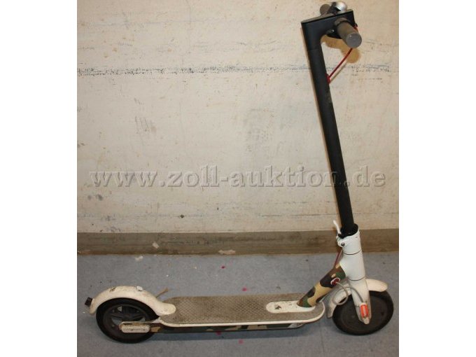 1 weißer e-scooter "Mi" Modell M 365