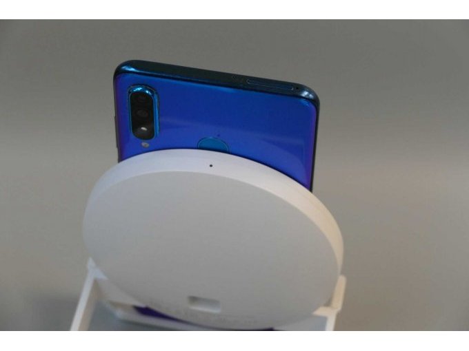 Huawei P30 Lite (MAR-LX1B), 256 GB, obere Rückseitenansicht im Stehen, Kameralinsen gut erkennbar