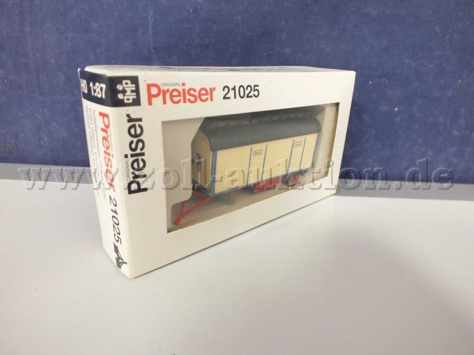 Seitliche Ansicht des Wagen in der Umverpackung