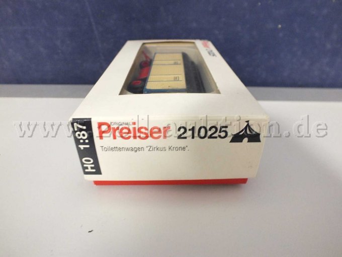 Seitliche Ansicht der OVP von rechts liegend mit Beschädigung