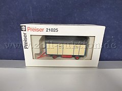 Gesamtansicht der Auktion des  Toilettenwagen "Zirkus Krone" in der OVP