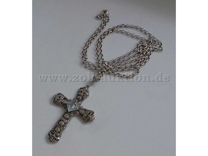 Kreuz mit Kette von Oben