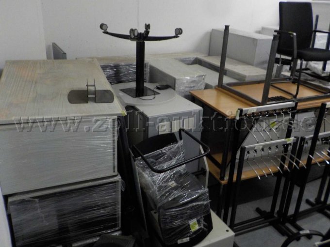 Detailbild Stühle und Tische