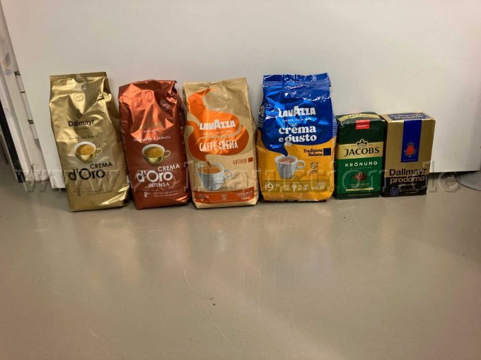 Vorderseite der der Kaffeepackungen Vorderseite der der Kaffeepackungen