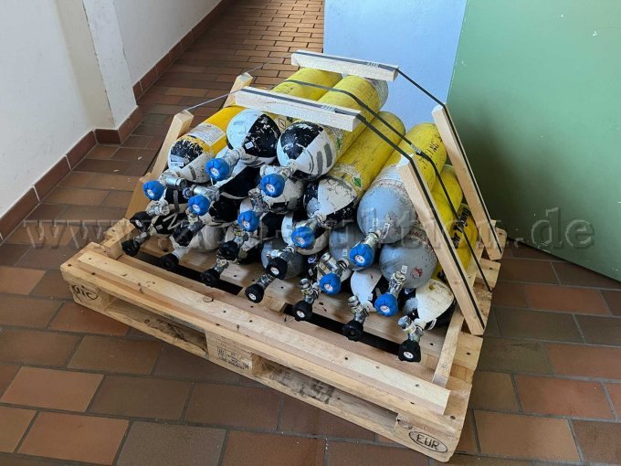 20 Atemschutz Pressluftflaschen 6 Liter 300 bar Stahl – kavel bij Zoll-Auktion, Töging a. Inn