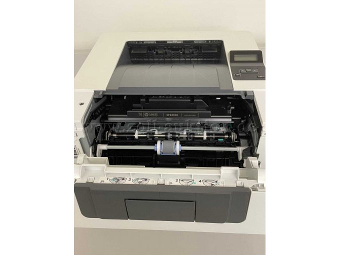 HP LaserJet Pro M402dn - Frontansicht mit Patronenfach