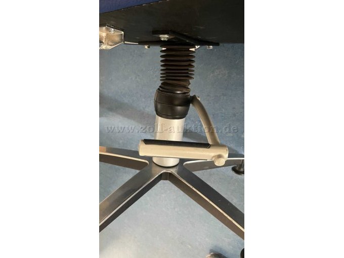 Frisierstuhl braun. Hersteller unbekannt - Ansicht Verstellhebel