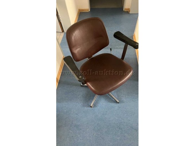 Frisierstuhl braun. Hersteller unbekannt - Ansicht Front
