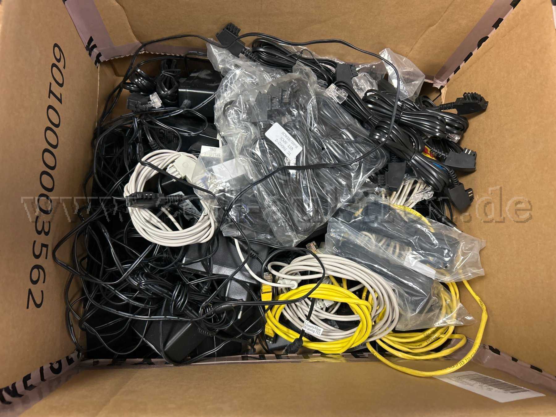 Beispielabbildung:
FRITZ!Box 7490 Diverse Kabel