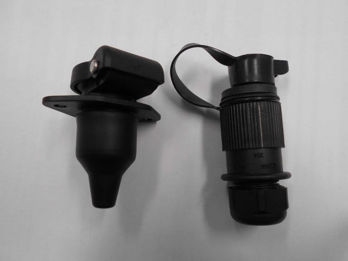 Stecker incl. Verbindungsteil