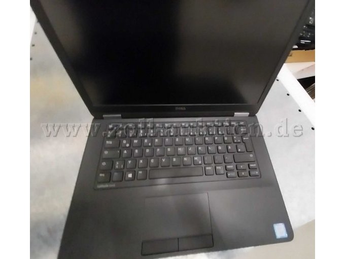 Laptop aufgeklappt von vorne
