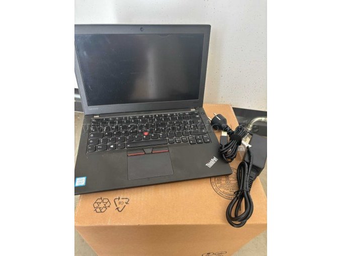 Vorderseite mit Kabel