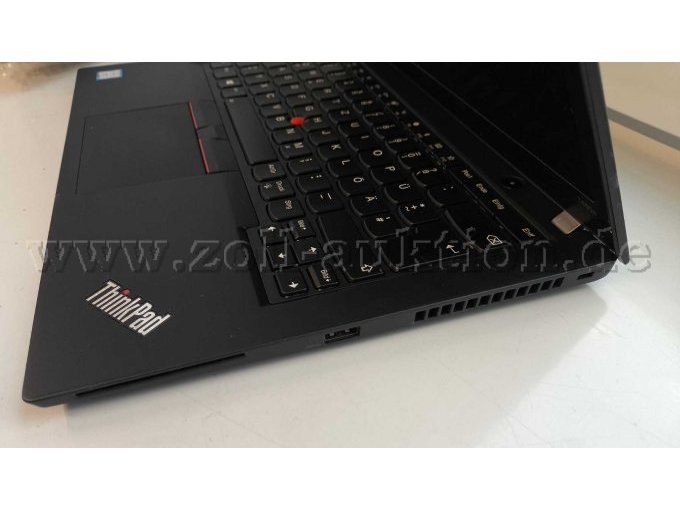 Seitliche Ansicht mit Kartenleser