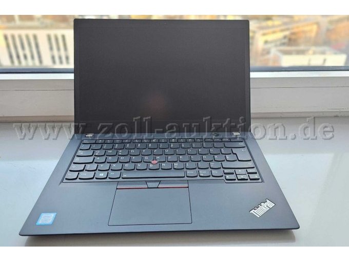 Aufgeklapptes Notebook